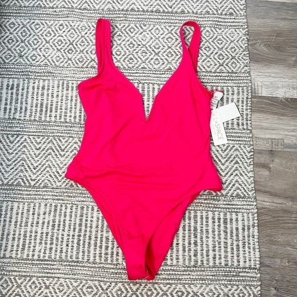 L Space Coco One Piece Swimsuit - Picture 2 of 7